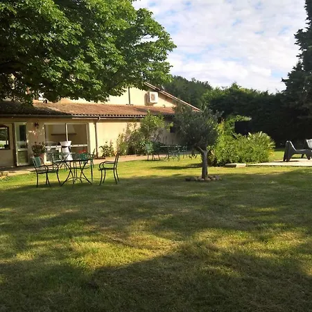 Chambres D'hotes L'echappee Belle Guest house *